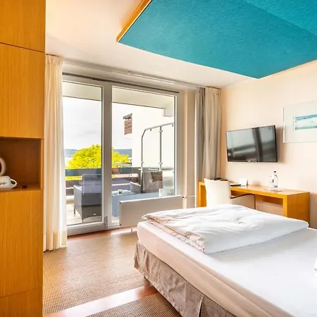 ホテル Seehotel Leoni ベルク・アム・シュタルンバーガー・ゼー