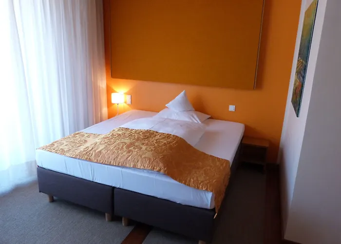 מלון Seehotel Leoni ברג אם סטרנברגר סי